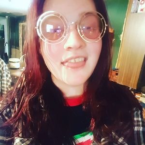 Meet your Posher, Alexis